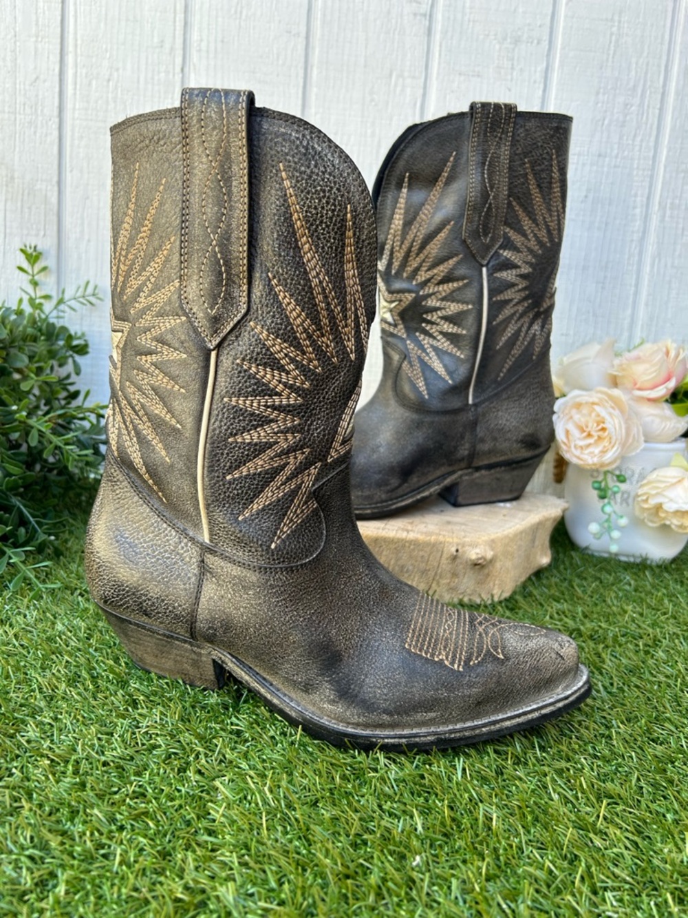 GOLDEN GOOSE
Women low Wish Star boots in black leather with silver star Sz 36 - Picture 9 of 16